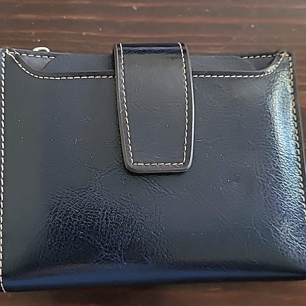 Compact RFID blocking wallet